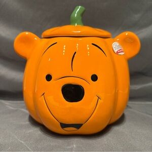 Disney Winne the Pooh pumpkin cookie jar